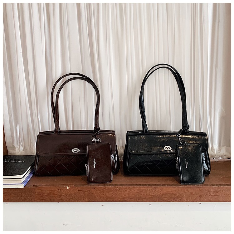 Women's Vintage Glossy Diamond-Quilted Flap Shoulder Bag with Mini Pouch